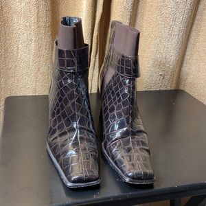 J.Renee boots/botties snake skin